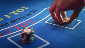 Meja Dragon Tiger dengan grafis taruhan langsung Dragon Tiger live dealer table di indosloter dengan kartu terbuka dan interface taruhan real-time